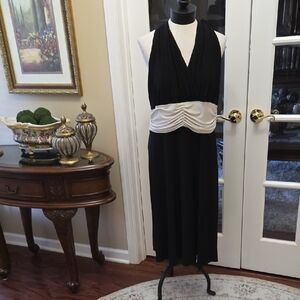 Evan Picone Black Cream Sleeveless Dress Ruched Waistline Pull On Stretch 18 EUC